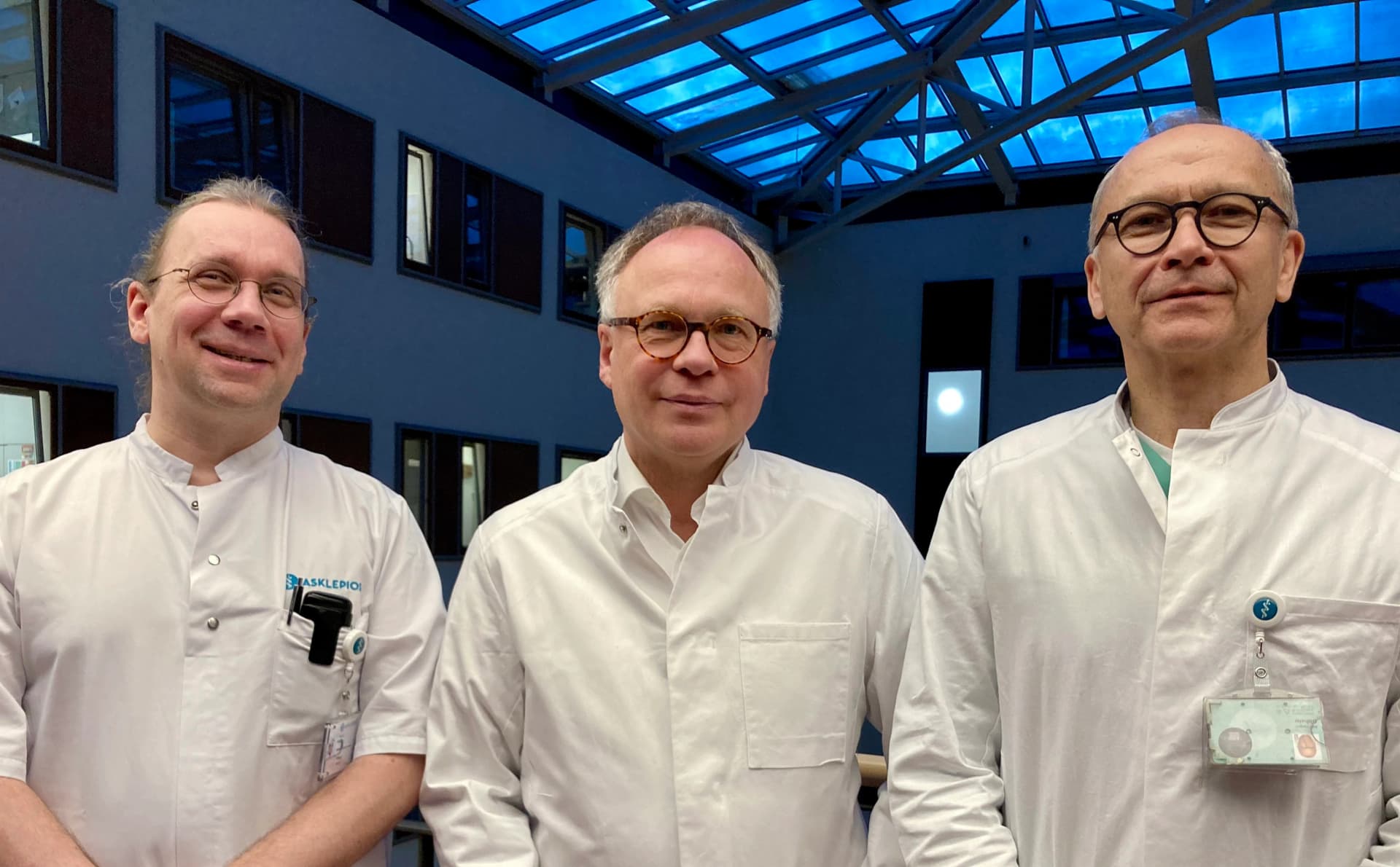 Bild: Barmbeker Krebsexperten (v.l.n.r.): Hauke Weilert, Chefarzt und Leiter Onkologisches Zentrum, Prof. Udo Vanhoefer, Senior Director Oncology, und Prof. Karl J. Oldhafer, Leiter Department Viszeralchirurgie.