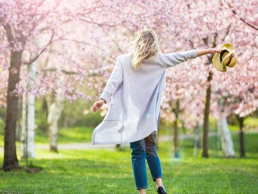 Bild: Frau im Park