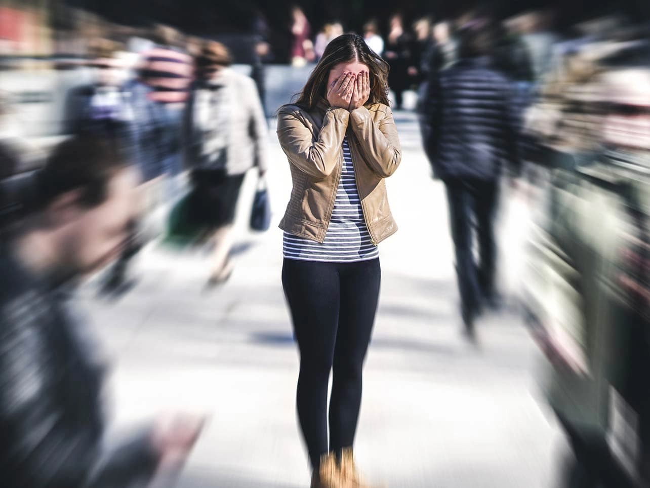 Bild: Gestresste junge Frau