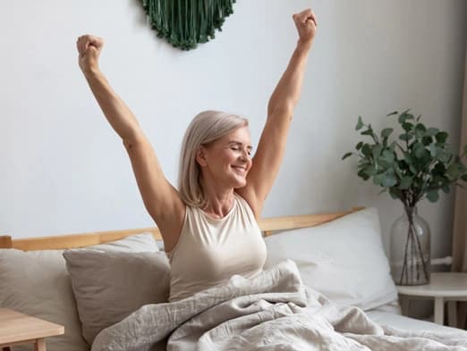 Bild: Ausgeschlafene Frau am Morgen