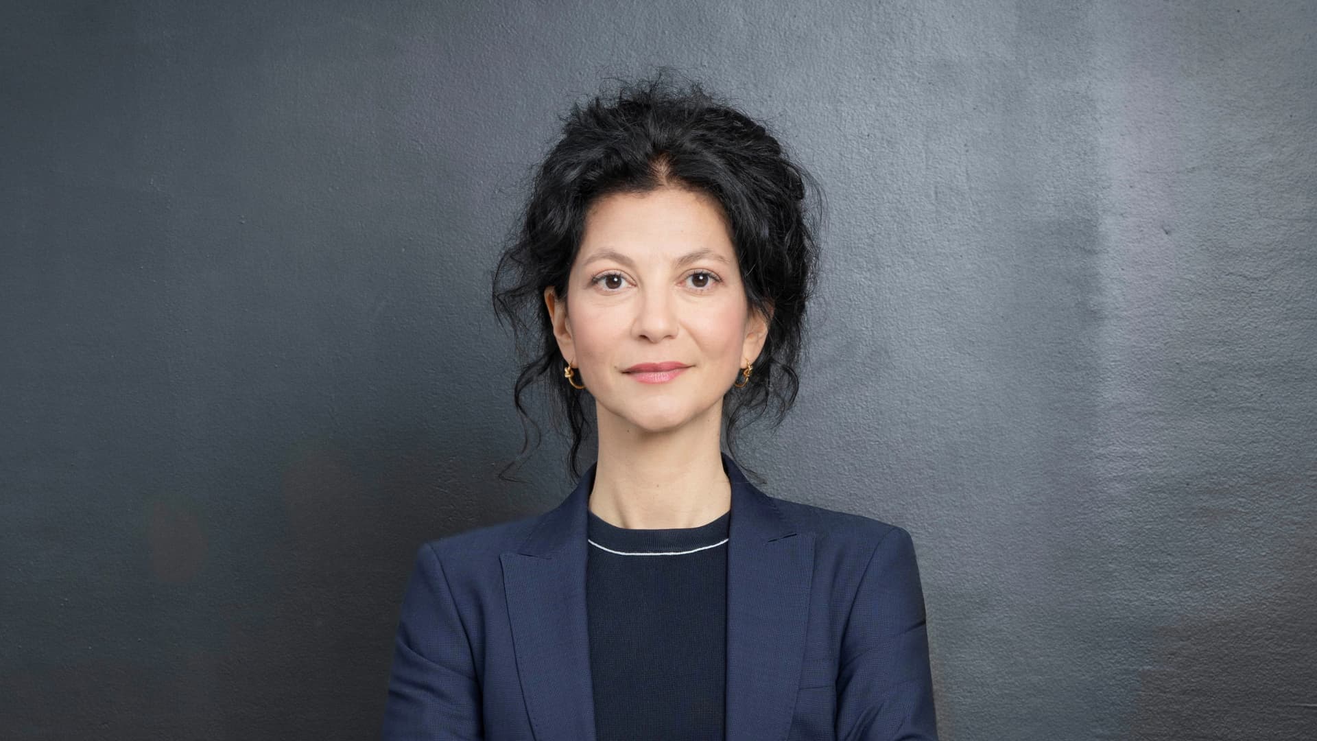 Portraitfoto der Asklepios CMO PD Dr. Sara Sheikhzadeh