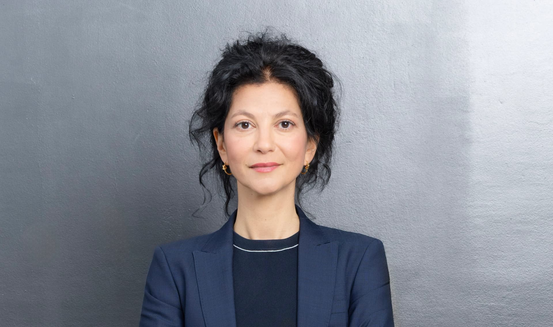 Portraitfoto der Asklepios CMO PD Dr. Sara Sheikhzadeh