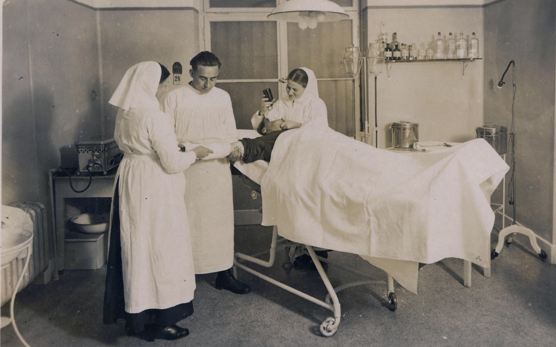 ambulanz-im-alten-krankenhaus-1926