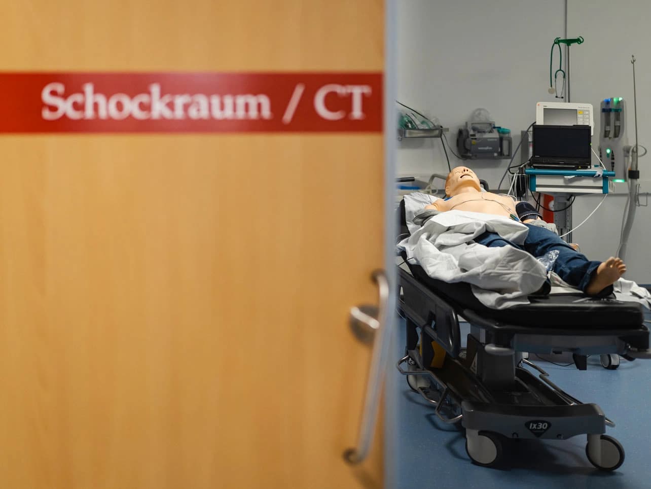 Bild: Trainingspuppe im Schockraum