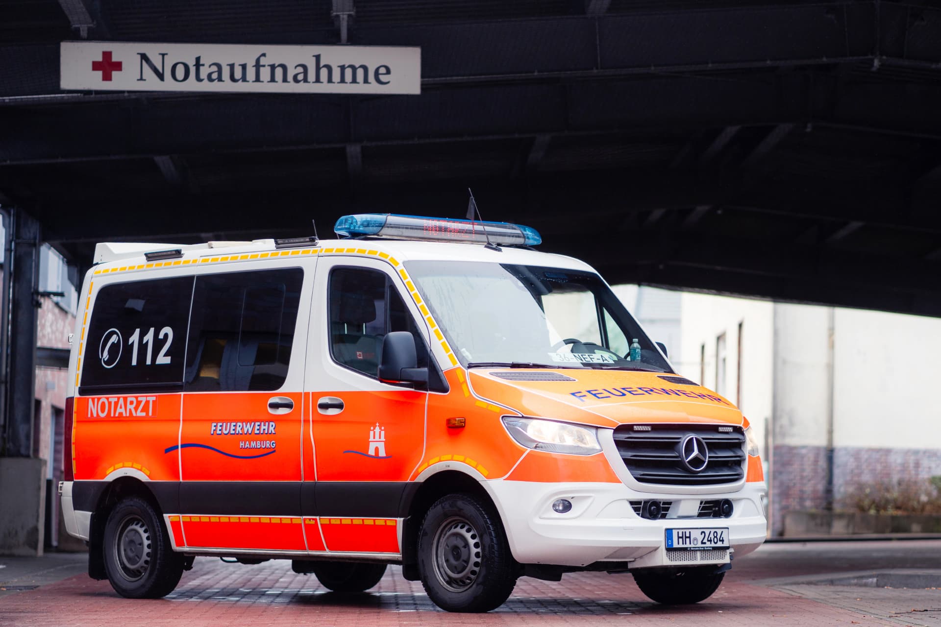 Foto: Rettungswagen vor Notaufnahme