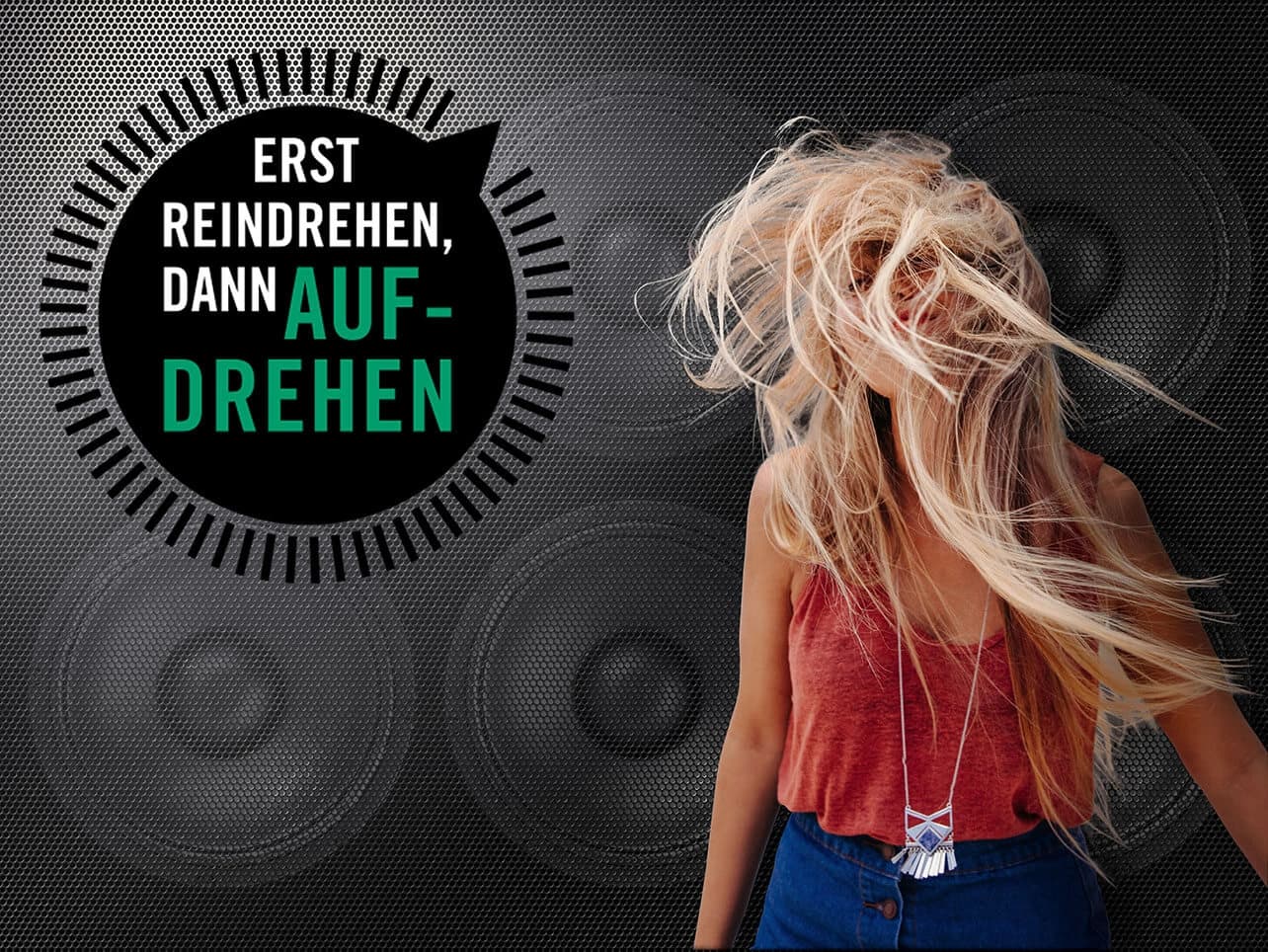 Bild: Frau schüttelt Haare