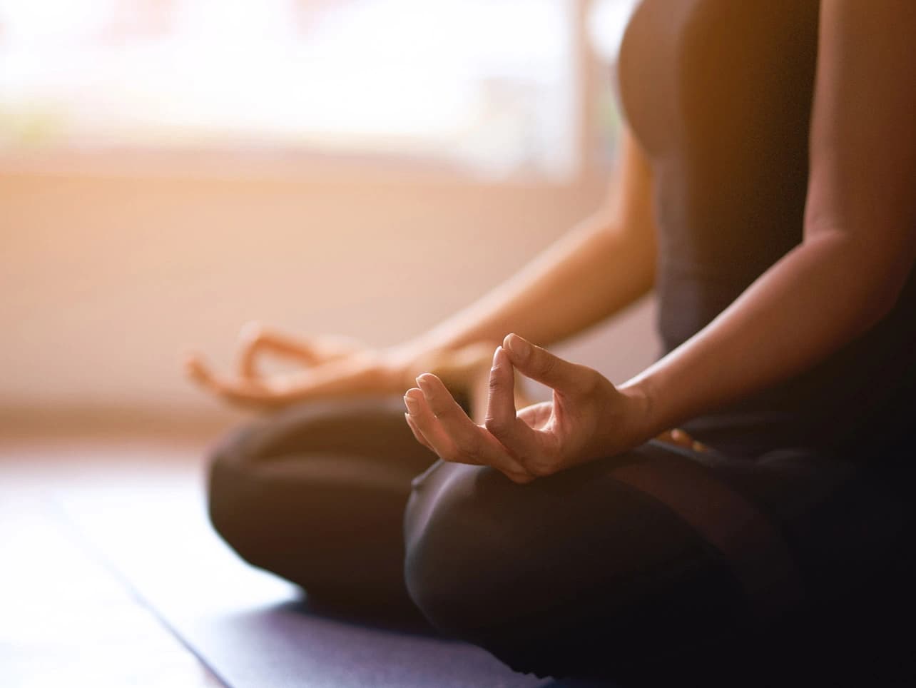 Bild: Frau in Yogaposition