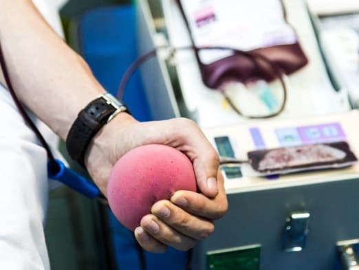 Bild: Arm bei der Blutspende