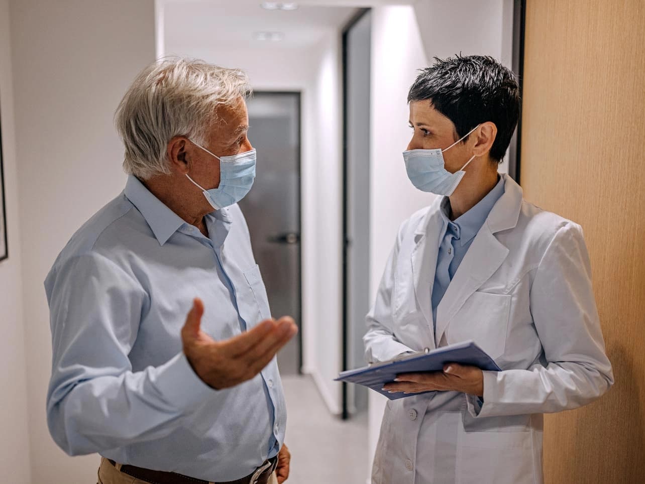 Bild: Patientn und Ärztin im Gespräch