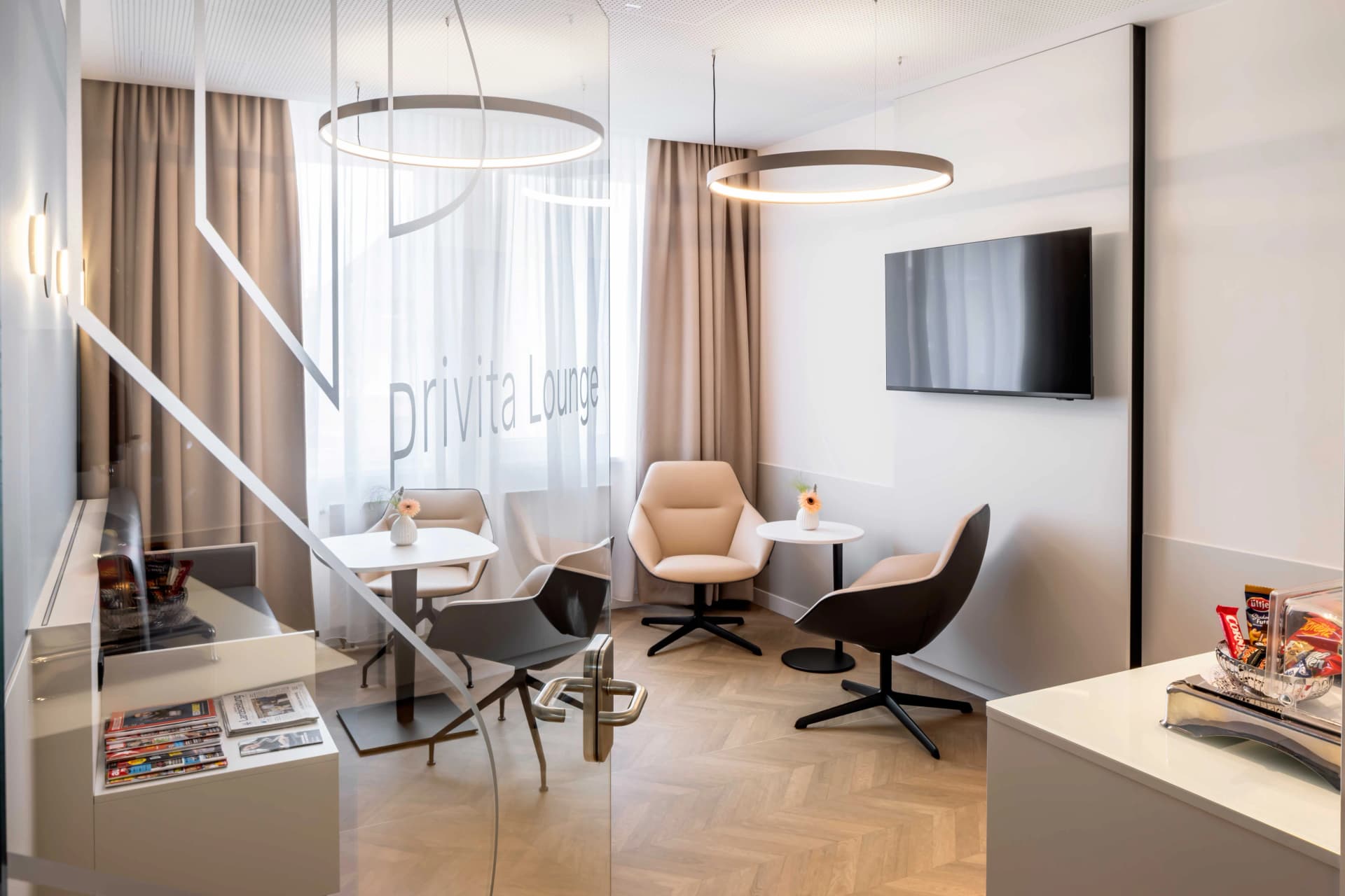 Das Motiv zeigt die Lounge auf der Station