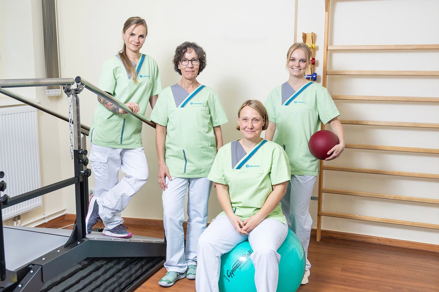 Das Bild zeigt die vier Physiotherapeutinnen