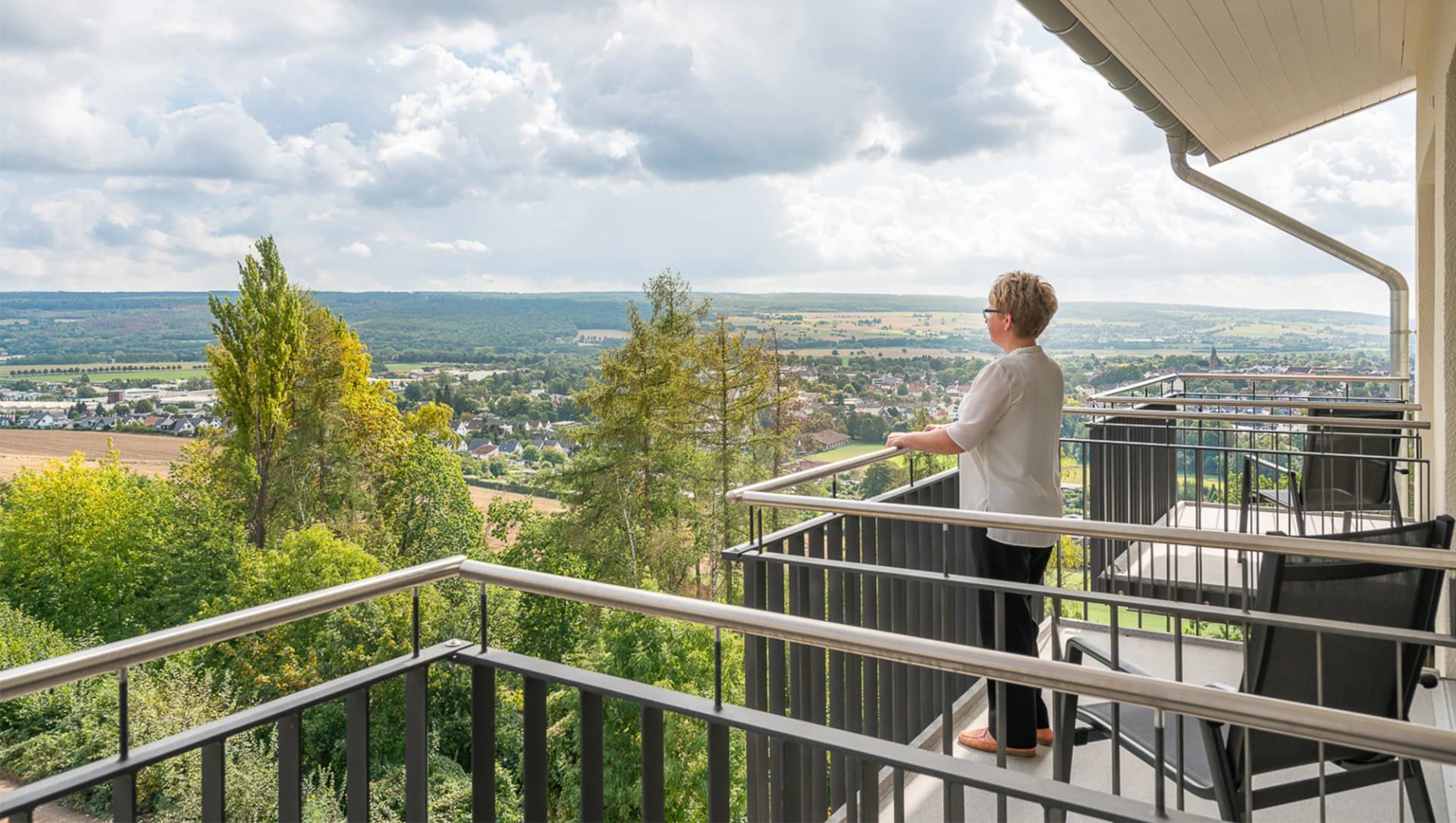 Blick vom Balkon mit Patientin