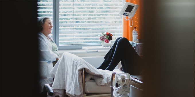 barmbek-onkologie-psychoonkologie BILD: Psychoonkologien und Patientin im Gespräch
