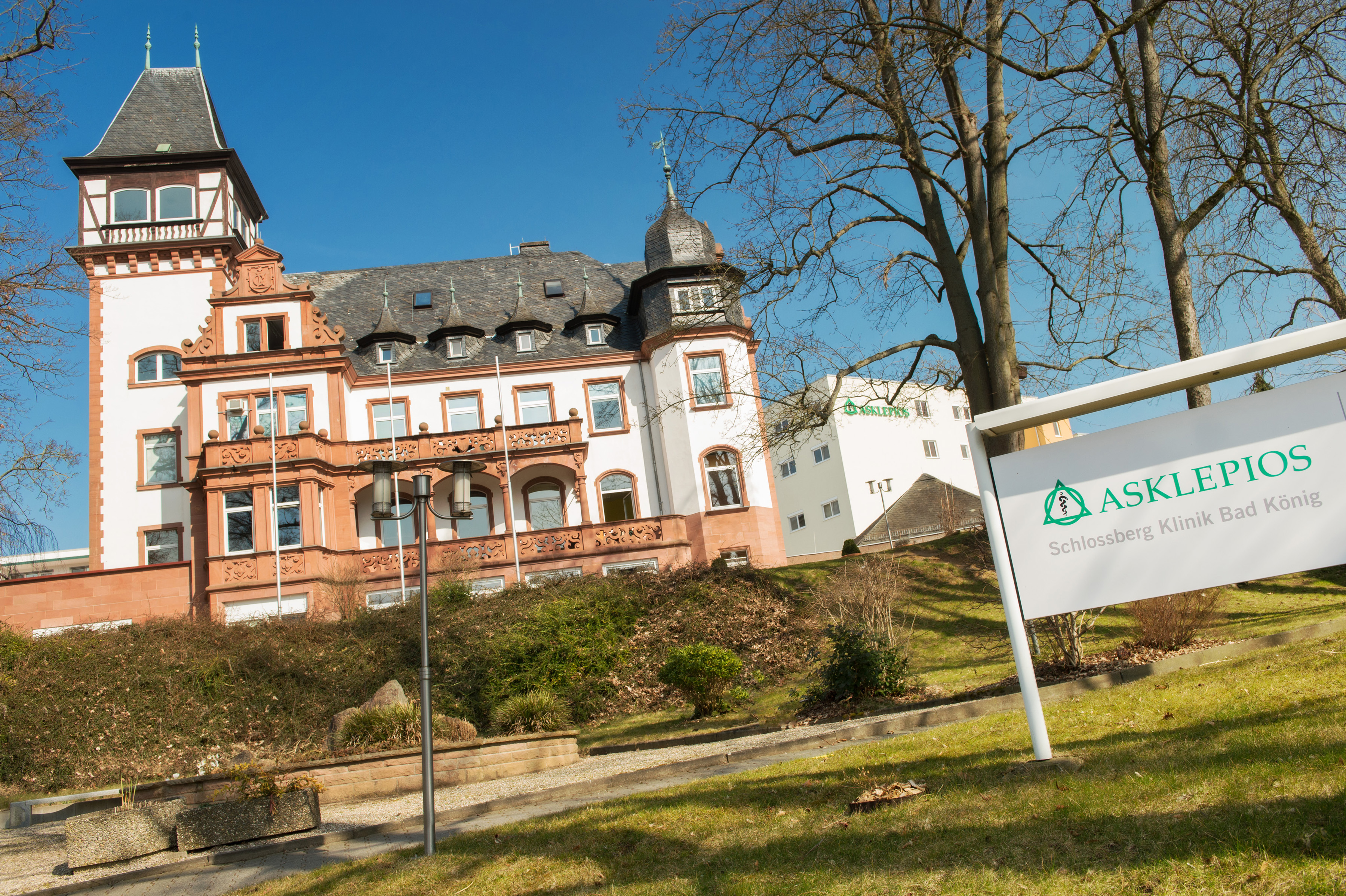 eingang-haus-I Schlossberg Klinik Haus I