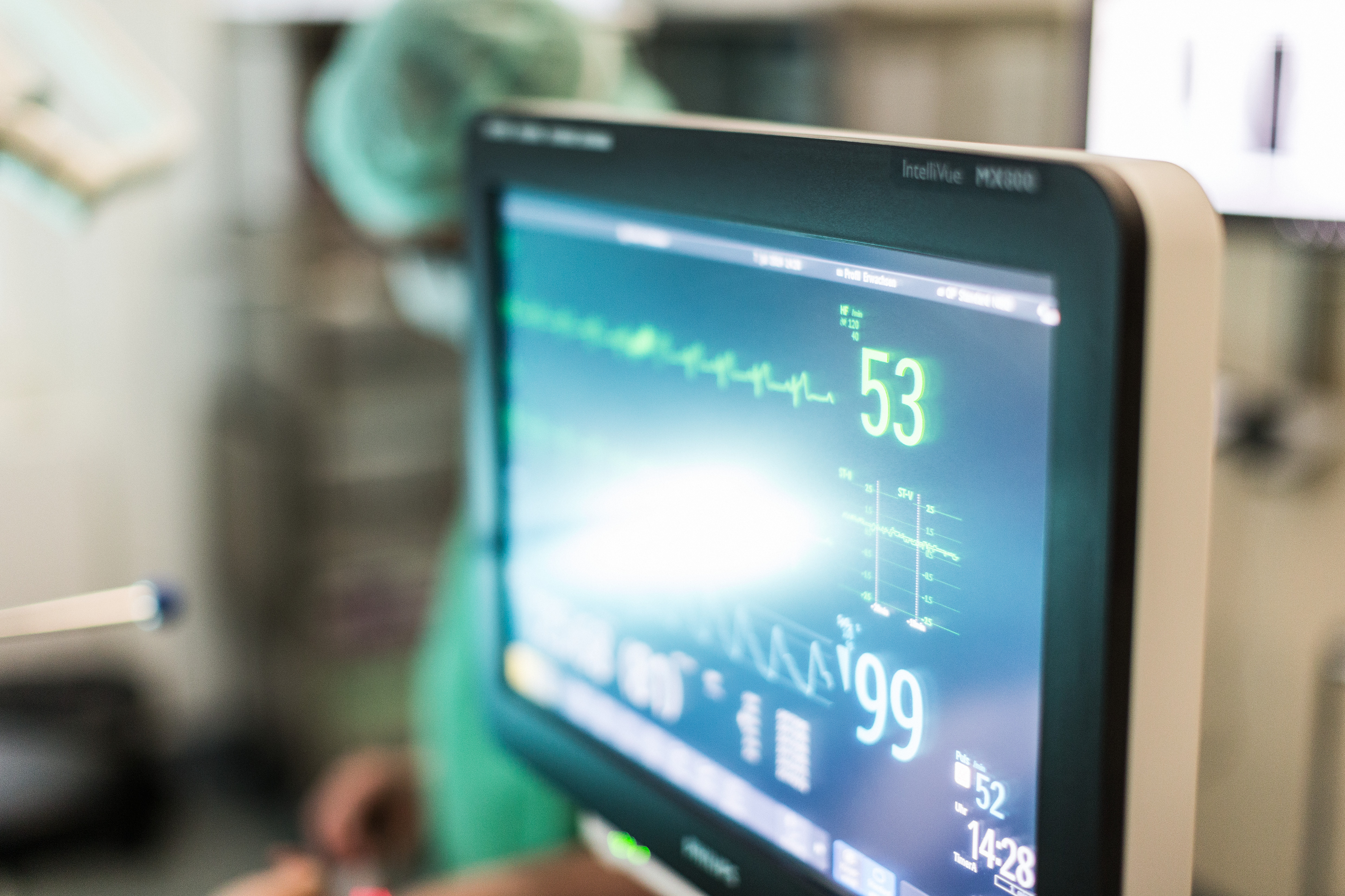 Alle Vitaldaten im Blick: Überwachungsmonitor im OP Überwachungsmonitor im OP