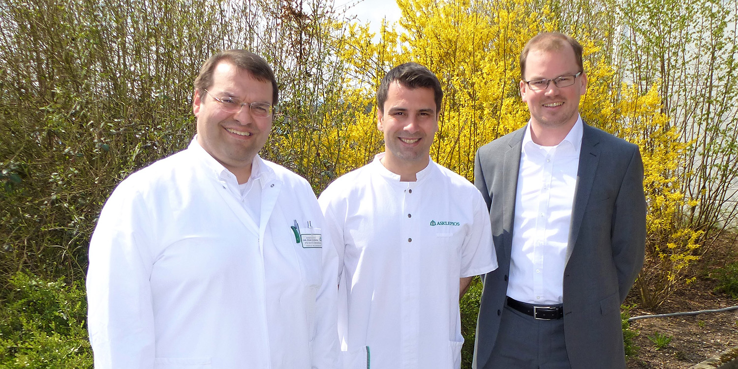 PD Dr. Konstantinos Kafchitsas, Dr. Ilias Gkantounas und Klinik-Geschäftsführer Marius Aach. PD Dr. Konstantinos Kafchitsas, Dr. Ilias Gkantounas und Klinik-Geschäftsführer Marius Aach.
