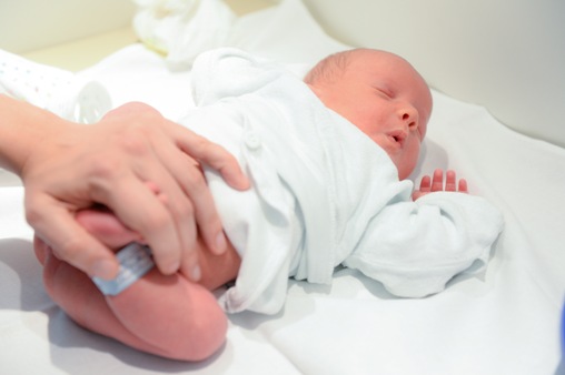 Babylotsen Baby-beim-Wickeln