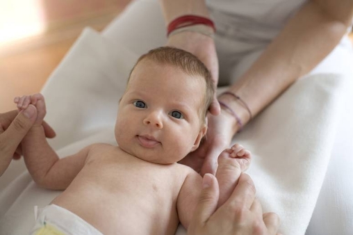 Osteopathie Baby-und-Haende