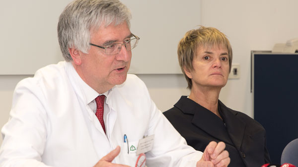 Prof. Grifka und Fürstin Gloria von Thurn und Taxis Pressekonferenz mit Prof. Grifka und Fürstin Gloria von Thurn und Taxis