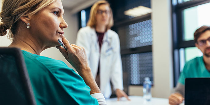Diagnosen werden im interdisziplinären Team besprochen Bild: Ärzte im Gespräch