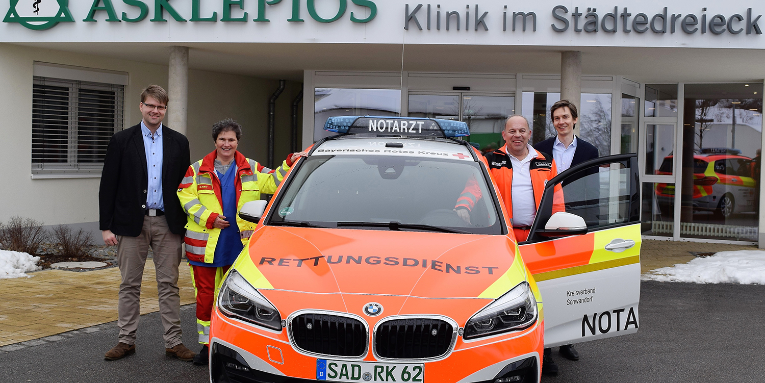 Thomas Diegel, Dr. Veronika Kellner, Stephan Habich und Felix Rauschek neues Notarztauto