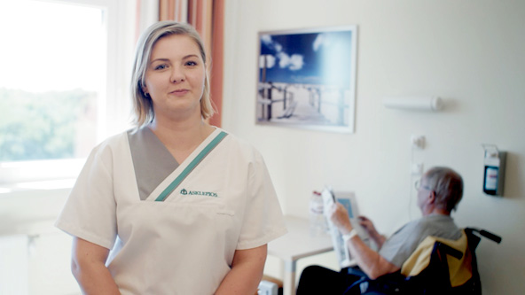 Krankenschwester Lisa macht mit dir den Asklepios Berufstest Pflege Foto: Krankenschwester Lisa macht mit dir den Asklepios Berufstest Pflege