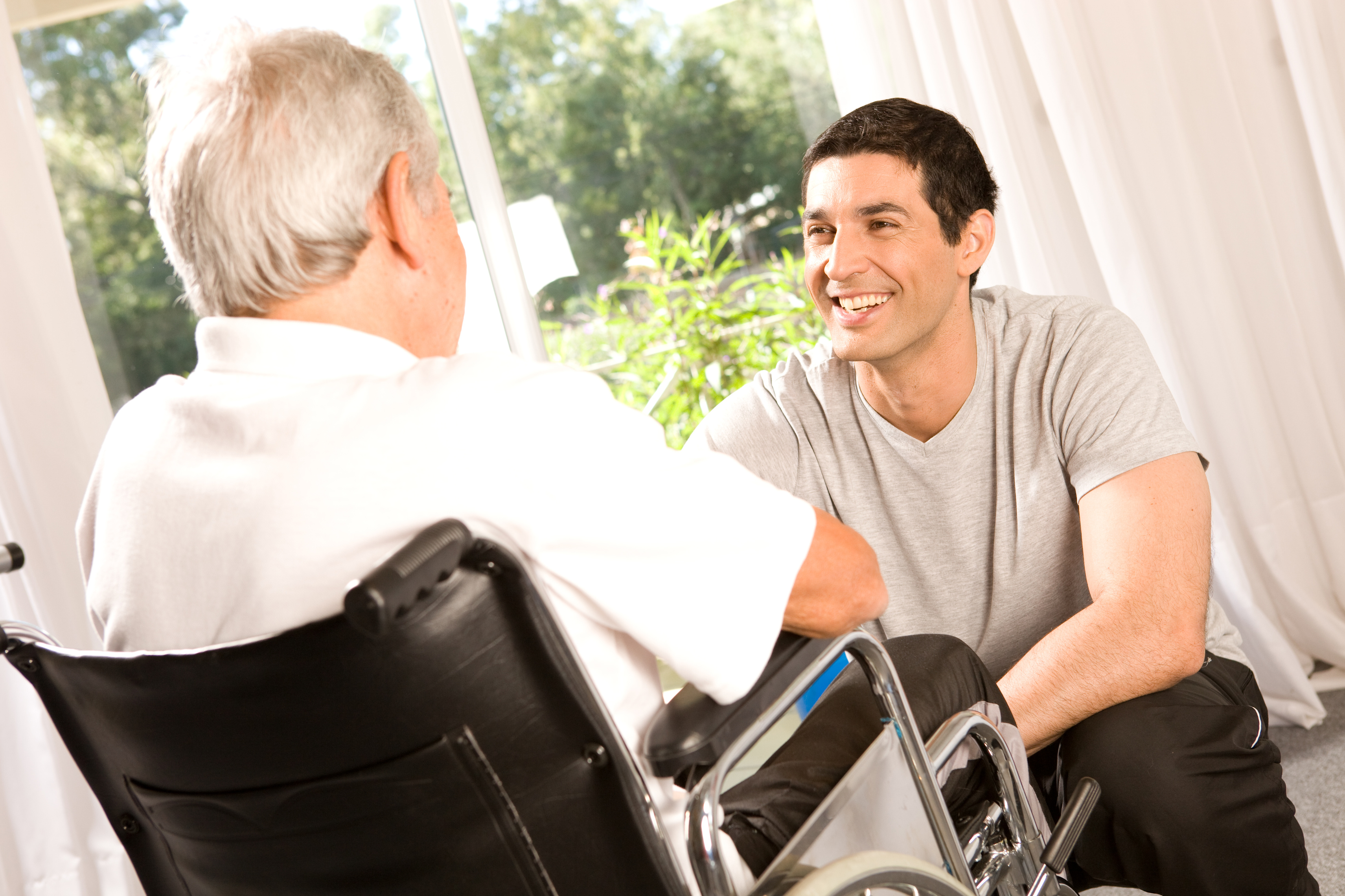 Pfleger am Patienten Pfleger und Patient