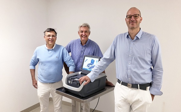 Ärzteteam der Urologie des Asklepios Westklinikums Hamburg mit neuer RezumTM Wasserdampftherapie für die Behandlung von Prostatavergrößerungen Bild: Ärzteteam der Urologie des Asklepios Westklinikums Hamburg mit neuer RezumTM Wasserdampftherapie für die Behandlung von Prostatavergrößerungen