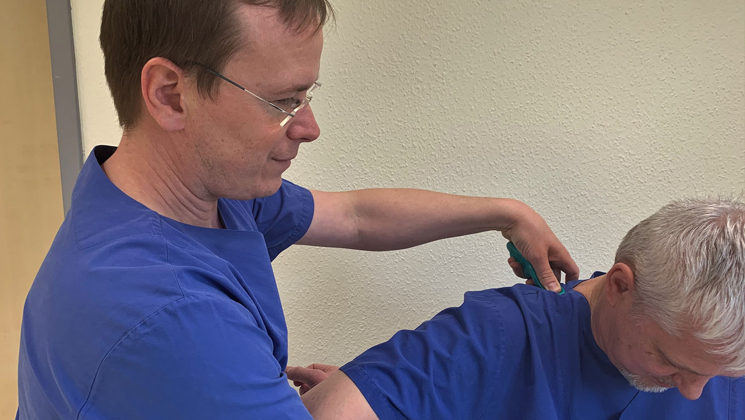 Dr. Michael Schütz zeigt, wie AORT funktioniert Dr. Michael Schütz zeigt, wie AORT funktioniert