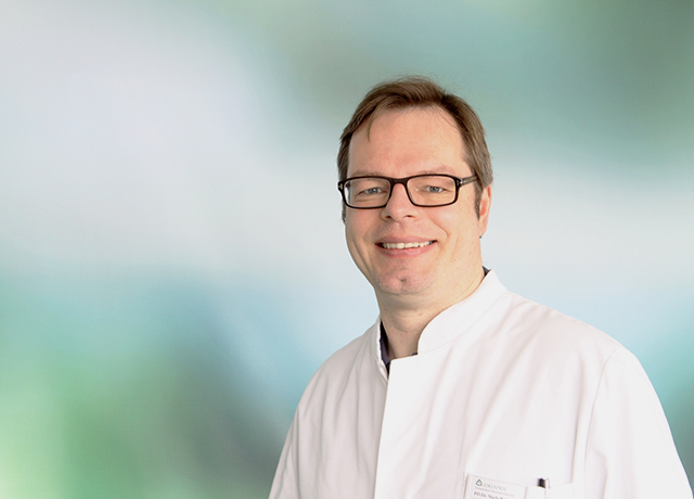 Dr. Niels Reinmuth Dr. Niels Reinmuth