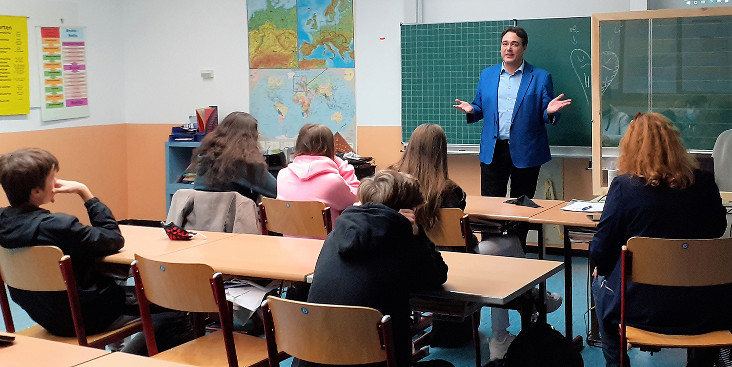 Dr. Christian Glöckner steht auch für Unterricht in Oberviechtach und der Region zur Verfügung Dr. Christian Glöckner steht auch für Unterricht in Oberviechtach und der Region zur Verfügung