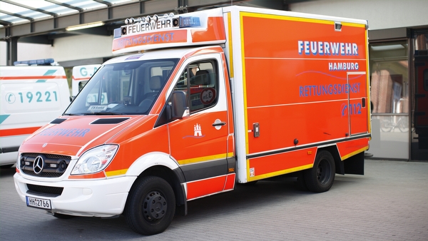 Notfallmedizin ist Teil der Arbeit eines Anästhesisten. BILD: Ein Krankentransportwagen vor der Zentralen Notaufnahme der Asklepios Klinik Barmbek.