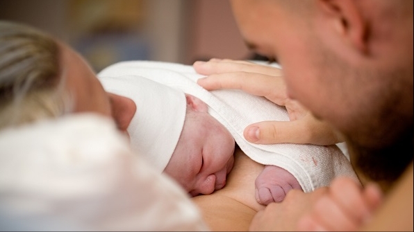 Baby mit Eltern BILD: Baby mit Eltern