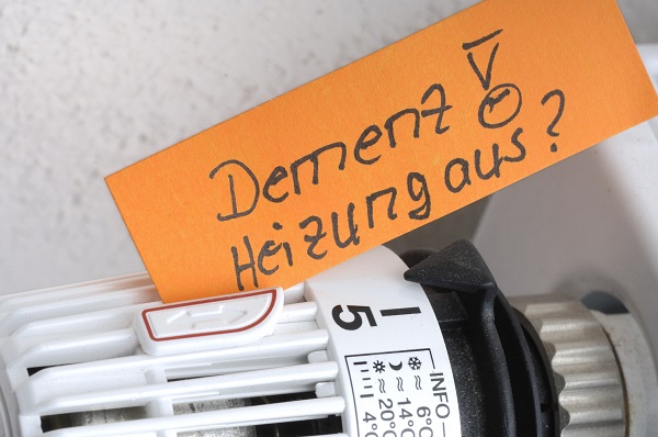 Normale Vergesslichkeit oder Zeichen einer beginnenden Demenz? BILD: Ein Erinnerungszettel mit der Aufschrift "Demenz! Heizung aus?"