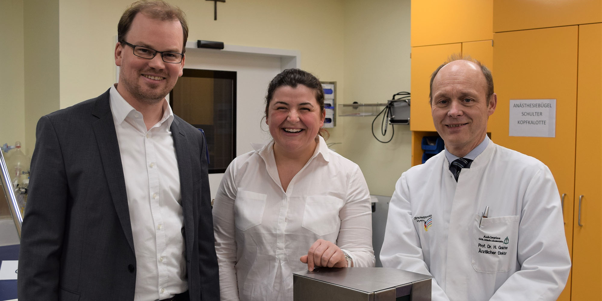 Professor Dr. Heiko Graichen, Stephanie Ritt und Marius Aach. Professor Dr. Heiko Graichen, Stephanie Ritt und Marius Aach.