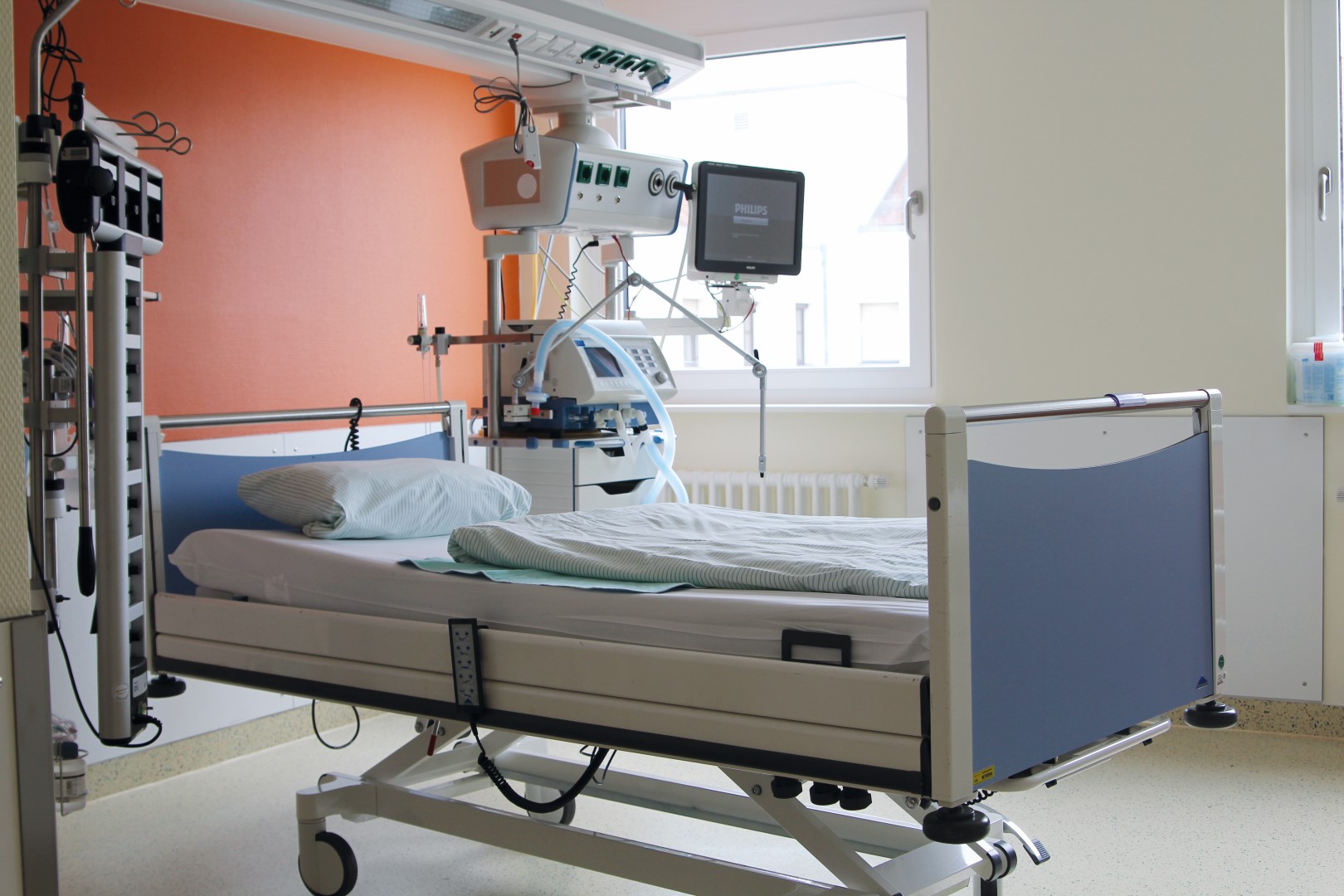 Intensiv-Bett Bild: Bett in der neuen Intensivstation