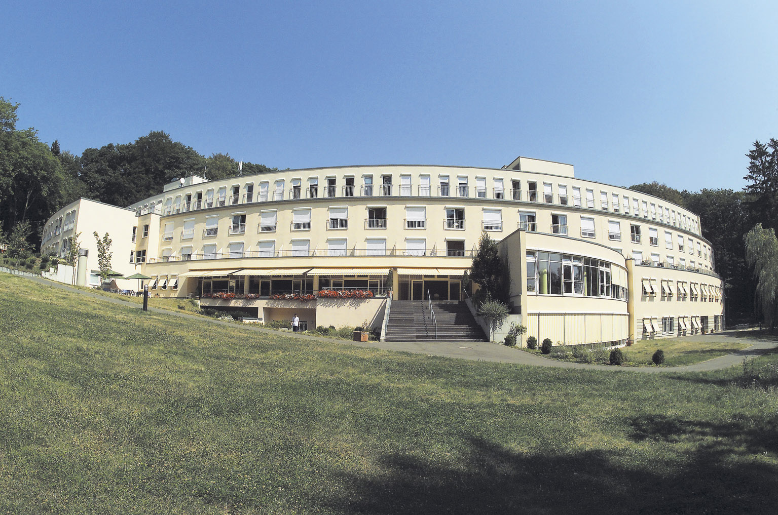Außenansicht Asklepios Neurologische Klinik Falkenstein Außenansicht Asklepios Neurologische Klinik Falkenstein