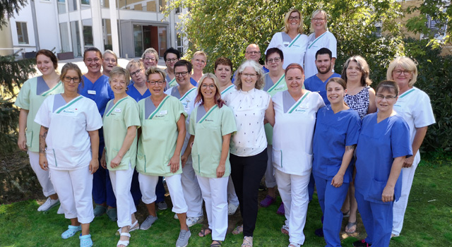 Zusammenhalt steht für das Team um Daniela Gschwind an erster Stelle. Auf dem Bild fehlen weitere geschätzte Kollegen. Bild: Hier war das Teambild von der Pflege Germersheim