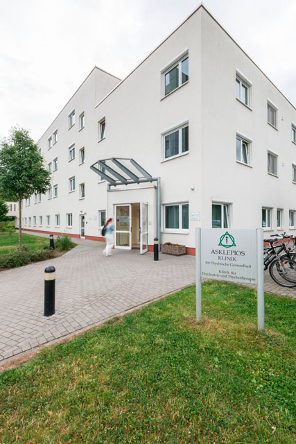 Aussenansicht-Eingang-hoch-III Aussenansicht-Eingang-hoch-III