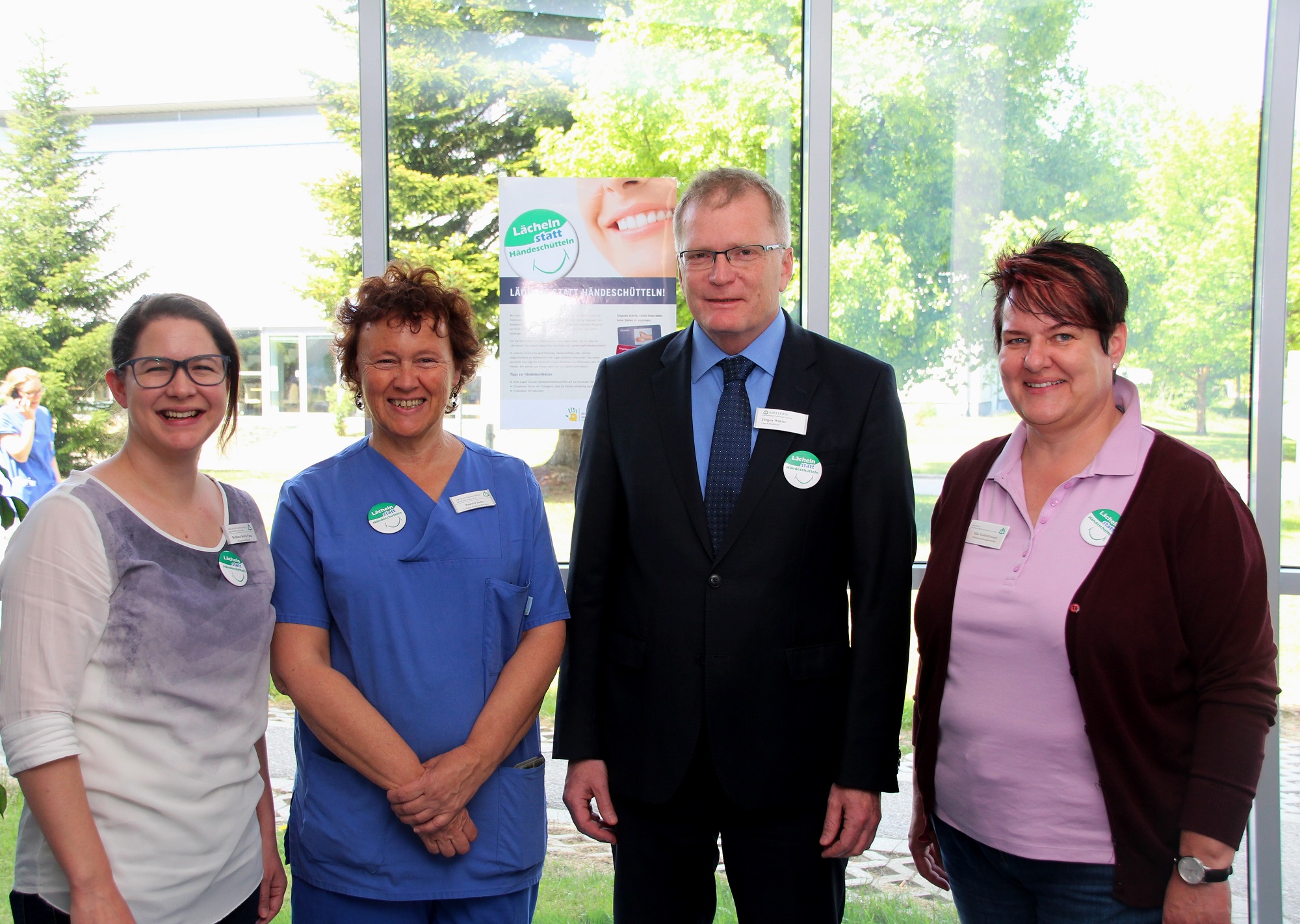 aktion-laecheln-statt-haendeschuetteln aktion-laecheln-statt-haendeschuetteln
