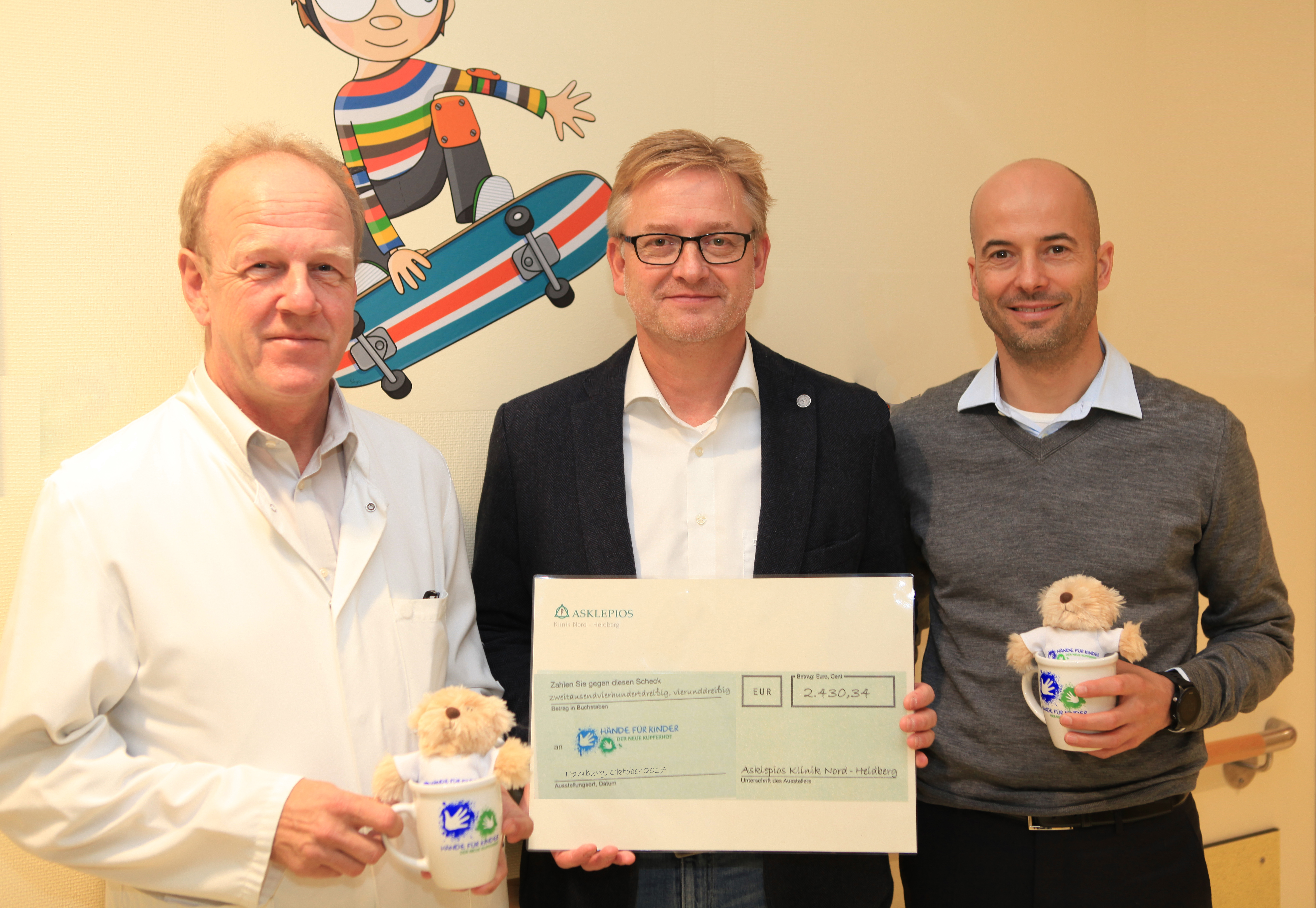 Spendencheck-Übergabe_Hände für Kinder spendencheck-uebergabe-haende-fuer-kinder-prof.kemper-schumann-gemmel