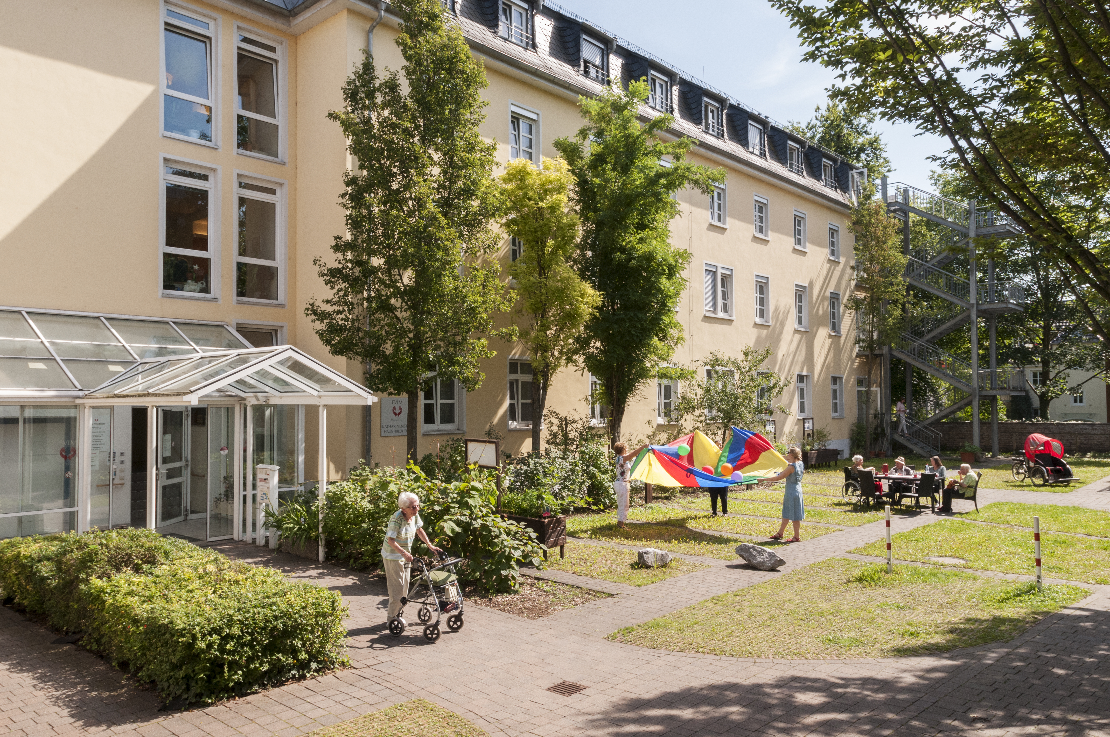 Katharinenstift Eingang Auromed am Schlosspark Eingang