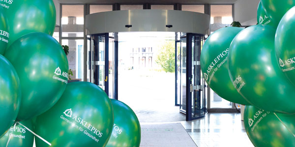 Tag der offenen Tür im Asklepios Klinikum Bad Abbach Foyer mit Luftballons