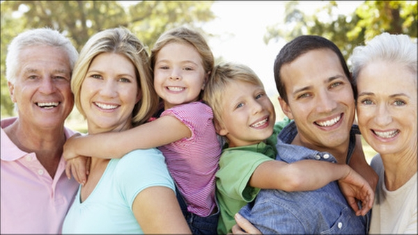 Glückliche Familie BILD: Glückliche Familie